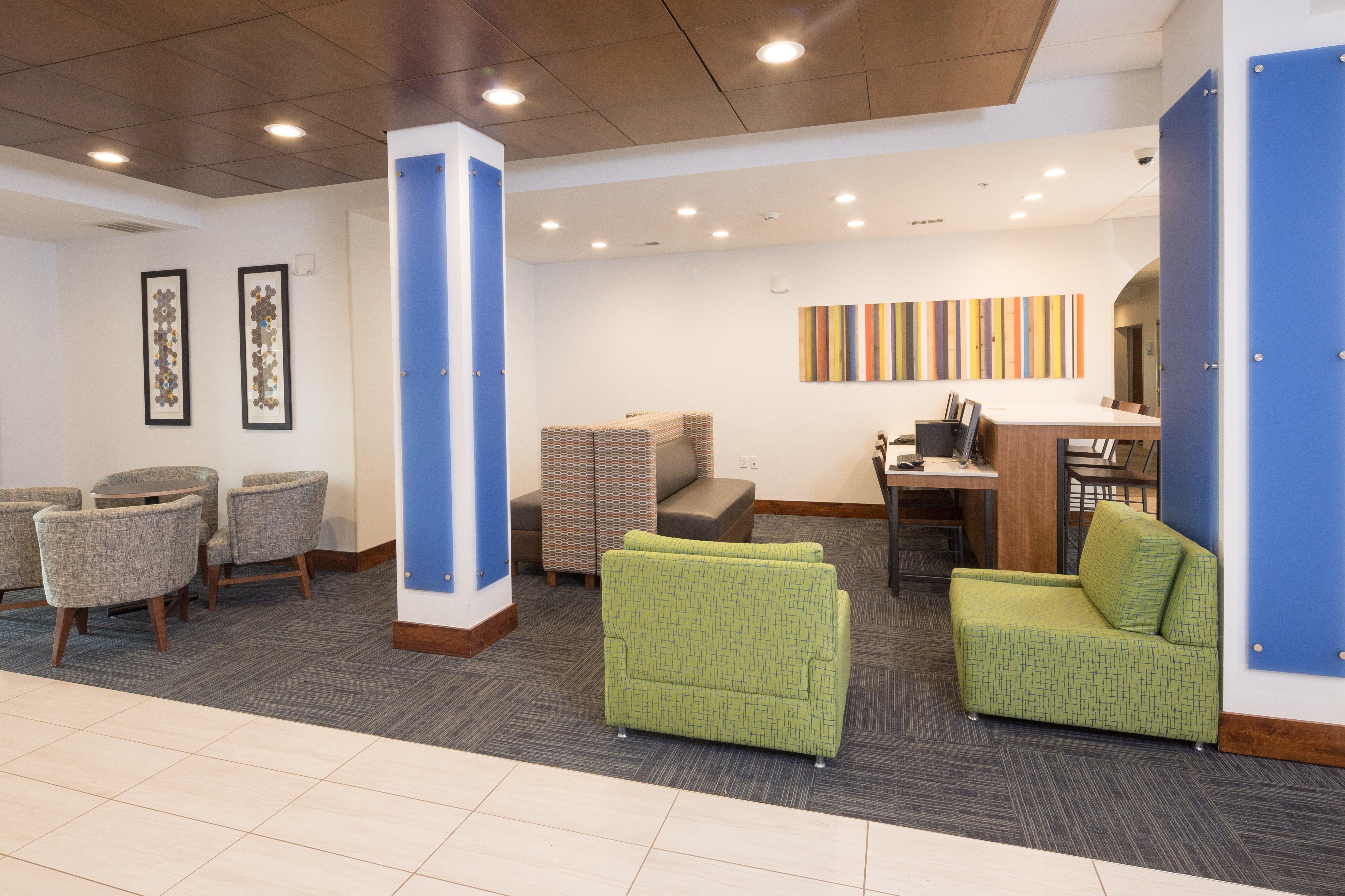 Holiday Inn Express Hotel & Suites Detroit-Utica, An Ihg Hotel Exteriör bild