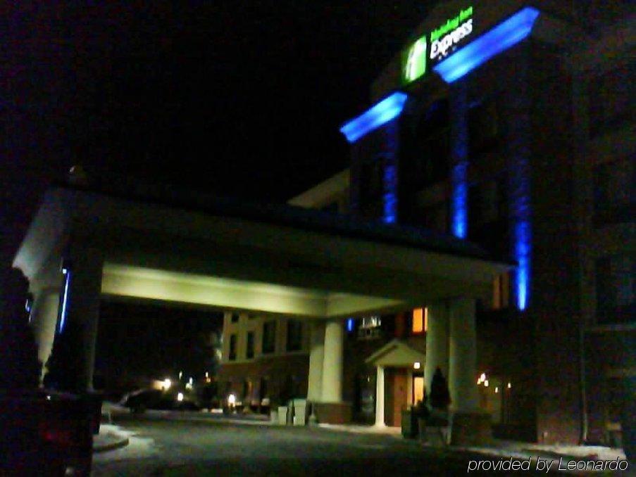 Holiday Inn Express Hotel & Suites Detroit-Utica, An Ihg Hotel Exteriör bild