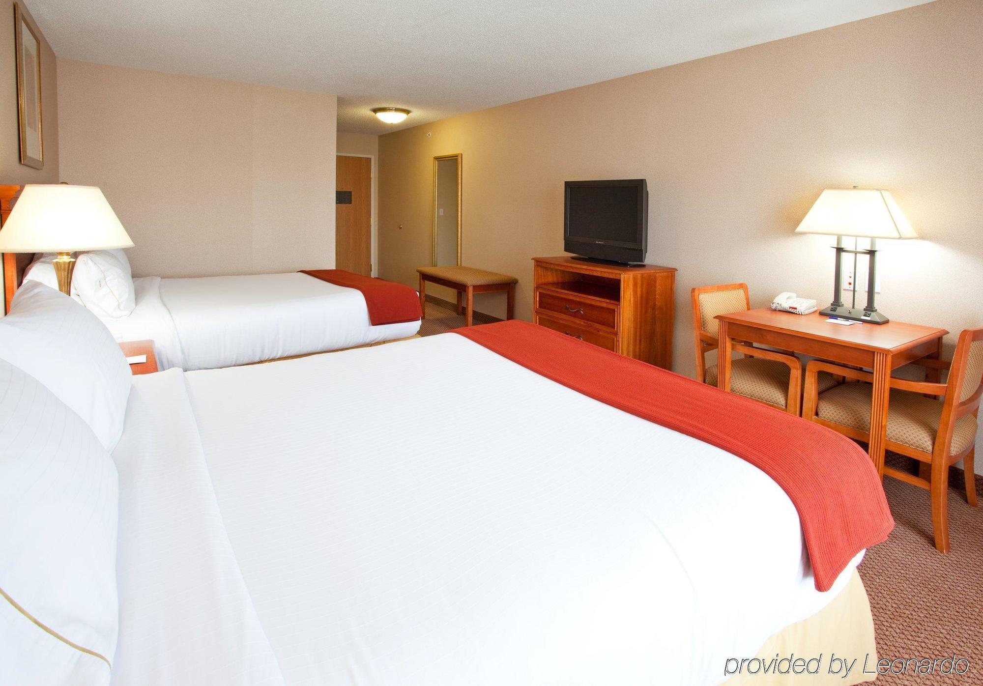 Holiday Inn Express Hotel & Suites Detroit-Utica, An Ihg Hotel Exteriör bild