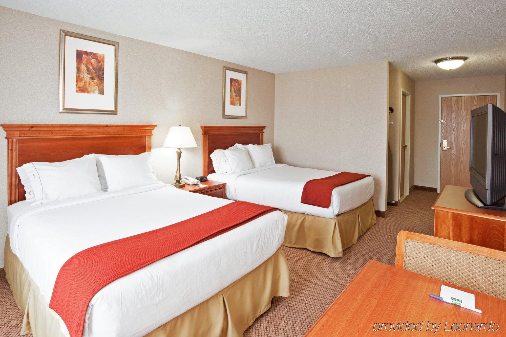 Holiday Inn Express Hotel & Suites Detroit-Utica, An Ihg Hotel Rum bild