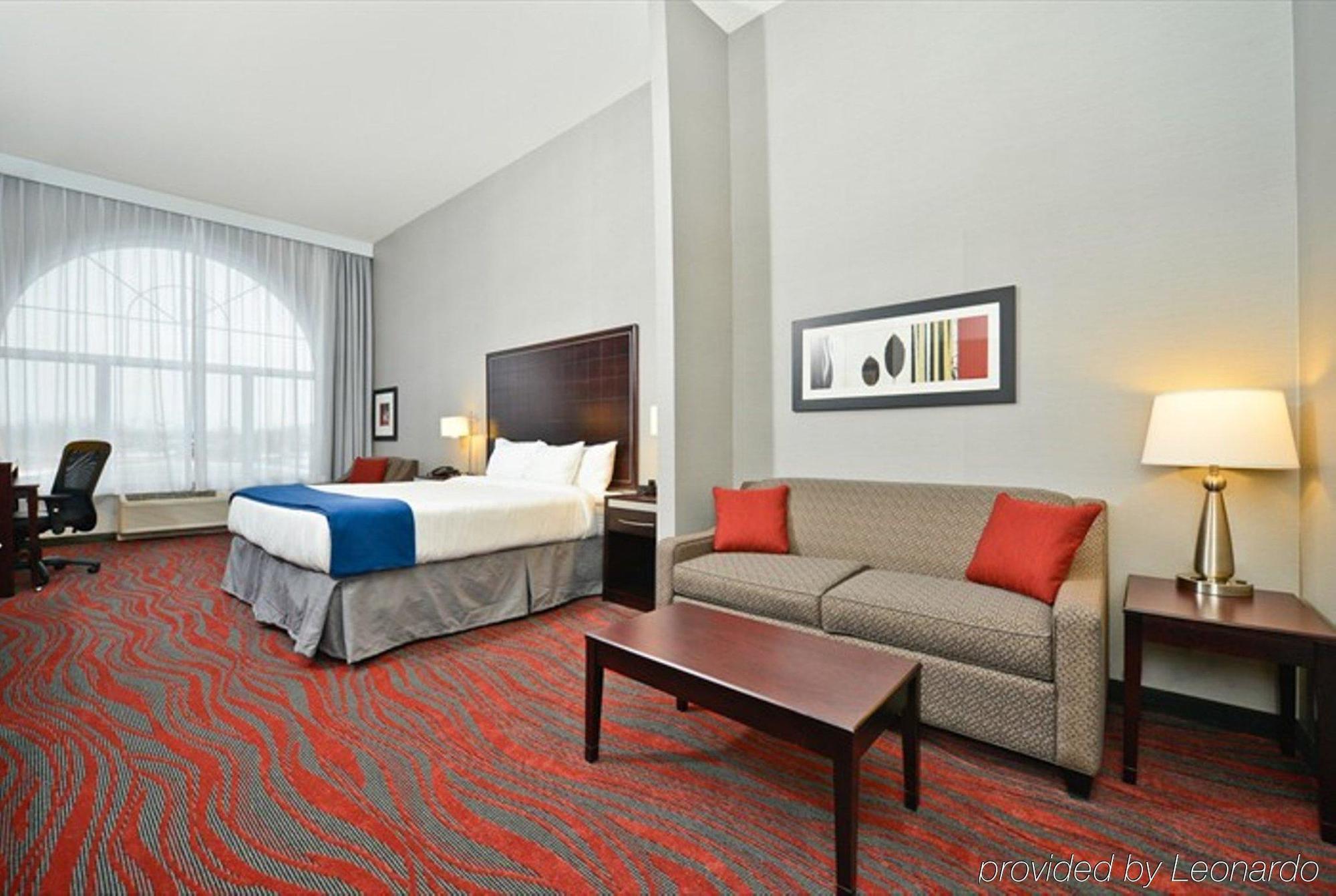 Holiday Inn Express Hotel & Suites Detroit-Utica, An Ihg Hotel Exteriör bild