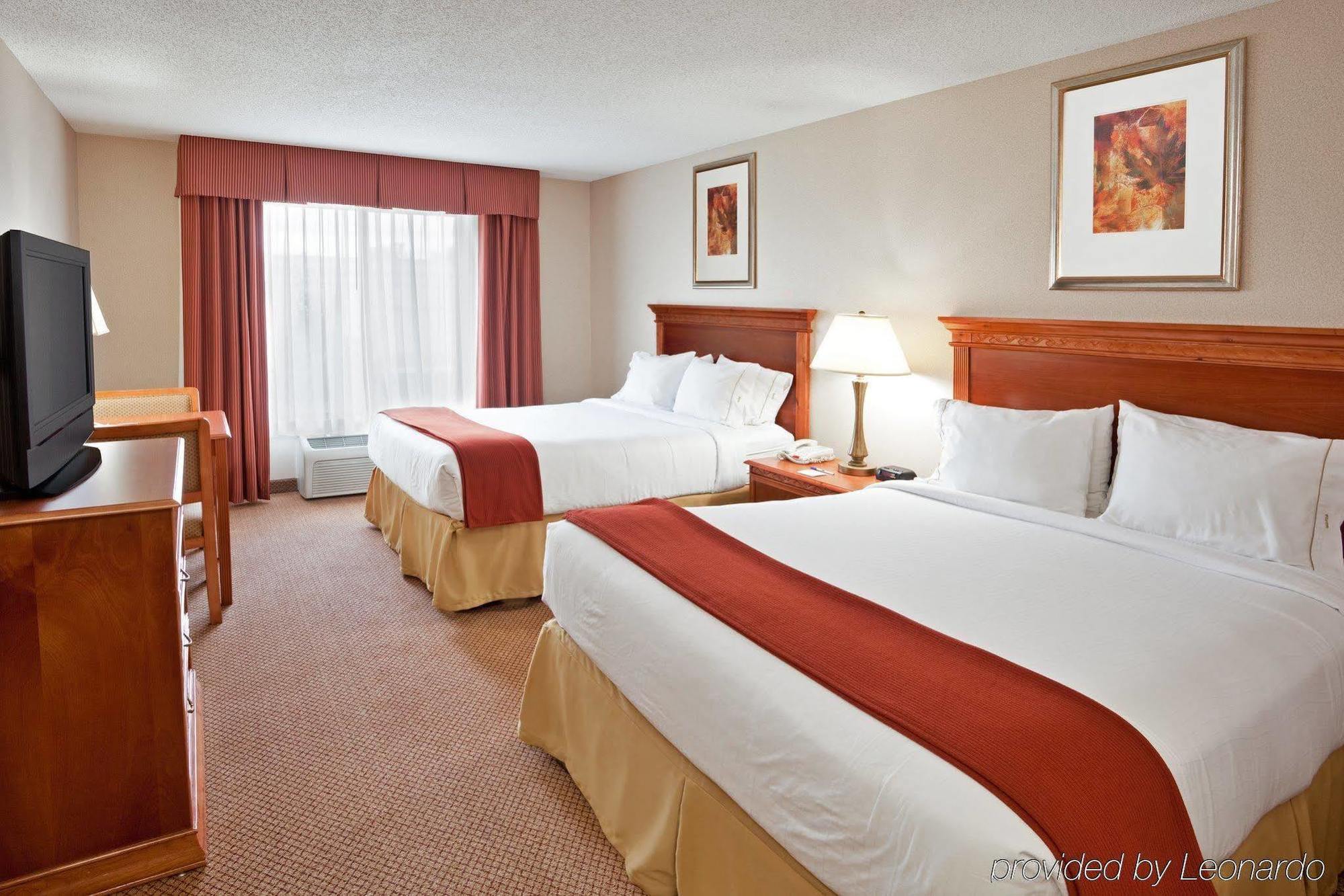 Holiday Inn Express Hotel & Suites Detroit-Utica, An Ihg Hotel Rum bild